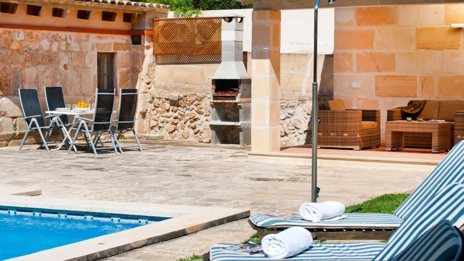 Villa Els Olivers / Olivers Petits 알쿠디아